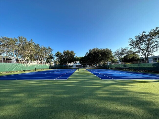 Building Photo - 6295 Bay Club Dr