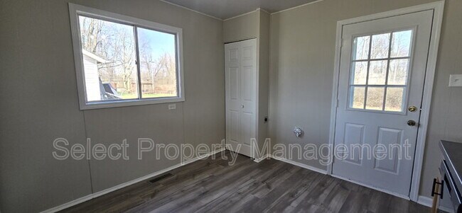 Building Photo - 536 Royalton Dr