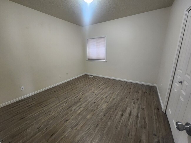 Building Photo - 3654 N Price Way