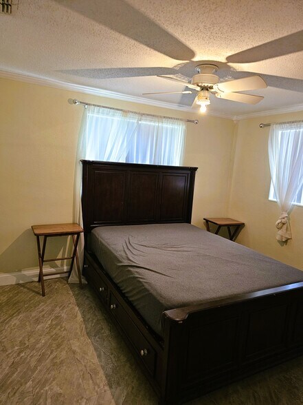 Bedroom, left - 6819 Hammock Rd