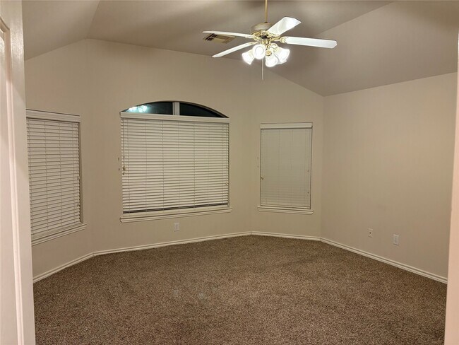Building Photo - 3126 Springdale Dr