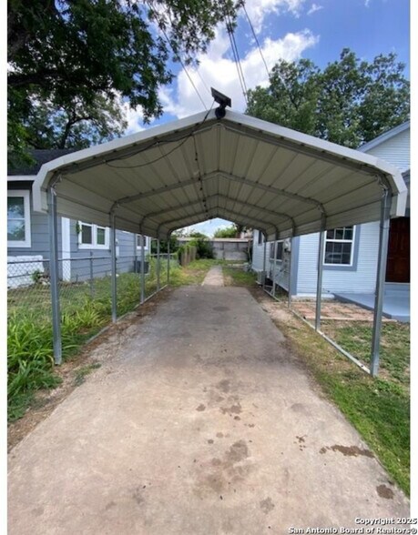 Building Photo - 143 E Baylor