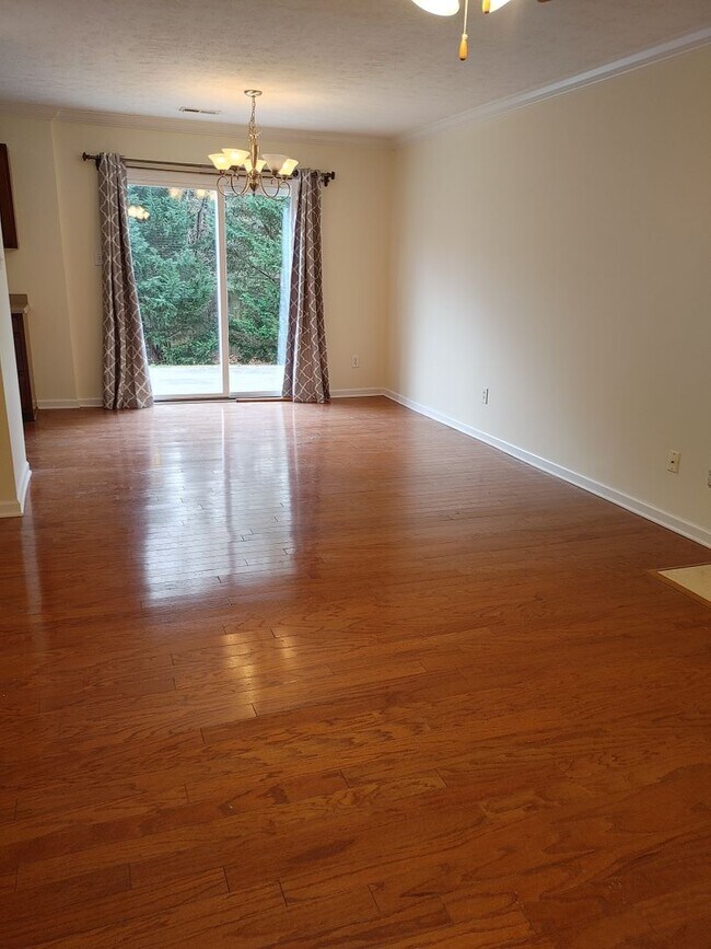Building Photo - West Knoxville 37909 - Beautiful & newly remodeled with 4 bedroom, 3.5 baths - Call Sharon Arnwin...