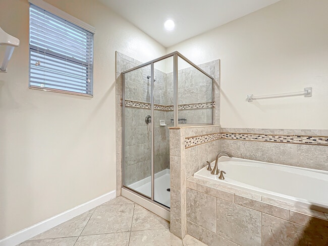 Building Photo - 15147 Driftwood Bend St