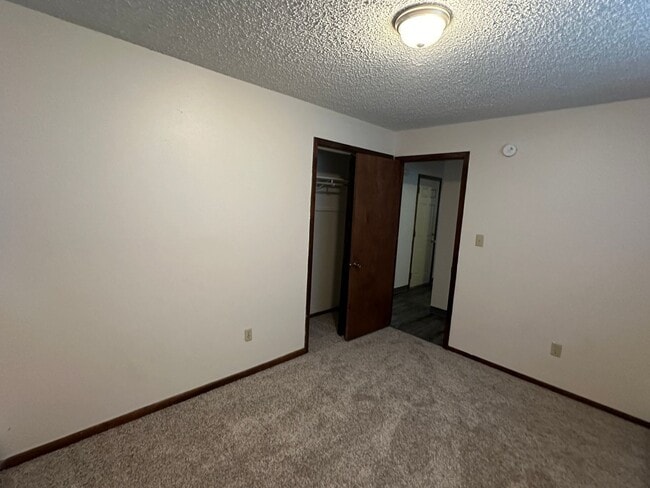 Building Photo - Duplex - 2308 S 20th St