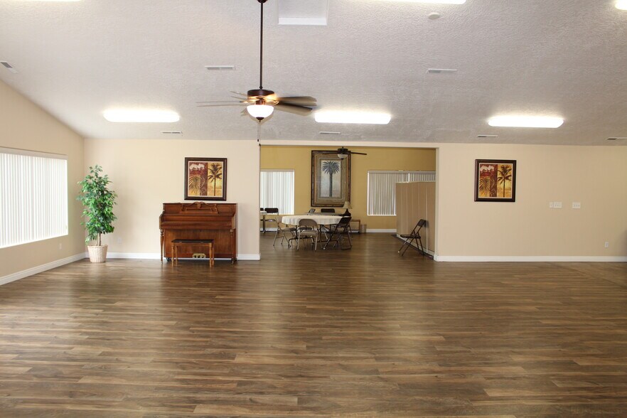 Building Photo - 210 N Mall Dr