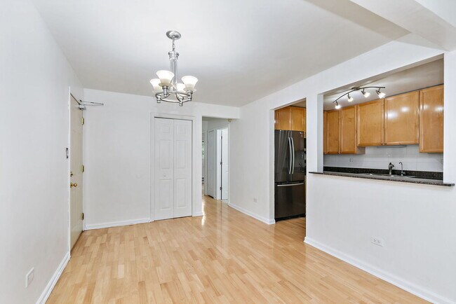 Building Photo - 522 E Spruce Dr