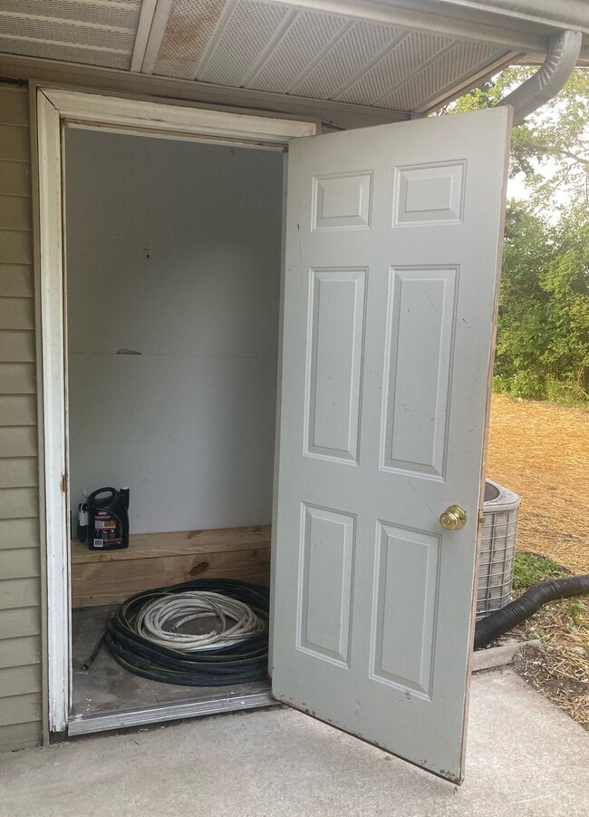 Building Photo - Carmichael Properties LLC. 1303