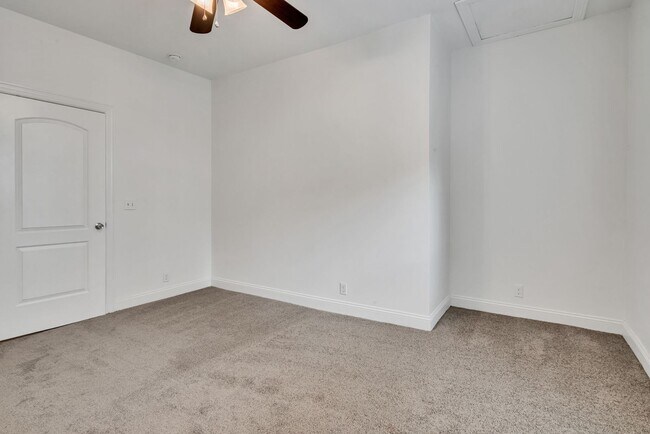 Building Photo - Remodeled house in great location in East Nashville