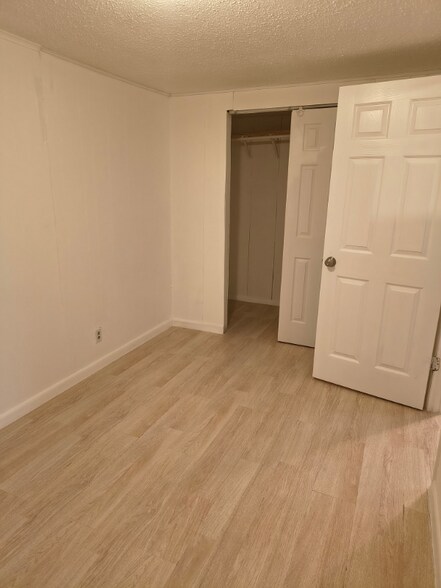 Building Photo - 830 N Temple Ave