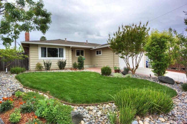 Primary Photo - 620 Saturn Ave