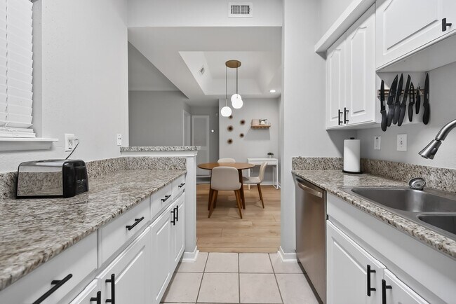 Building Photo - 4041 Drake St