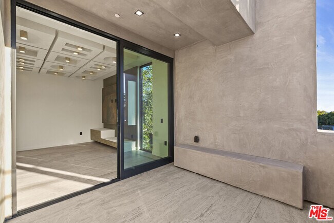 Building Photo - 1021 N Ogden Dr