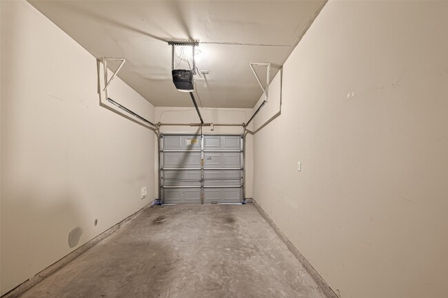 Building Photo - 218 Plaza Del Sol Park