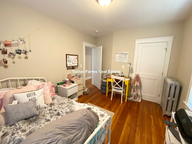 Building Photo - 21 Moraine St