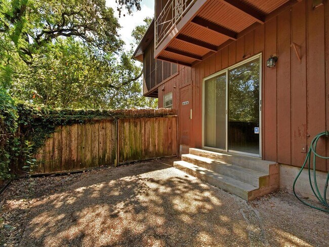 Building Photo - 206 Park Ln