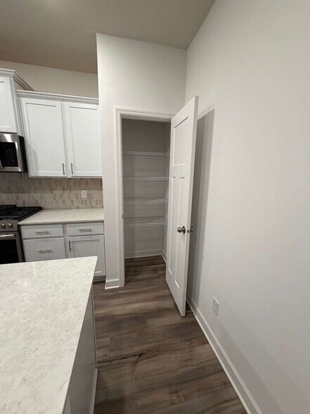 Building Photo - 10604 Heron Ave S