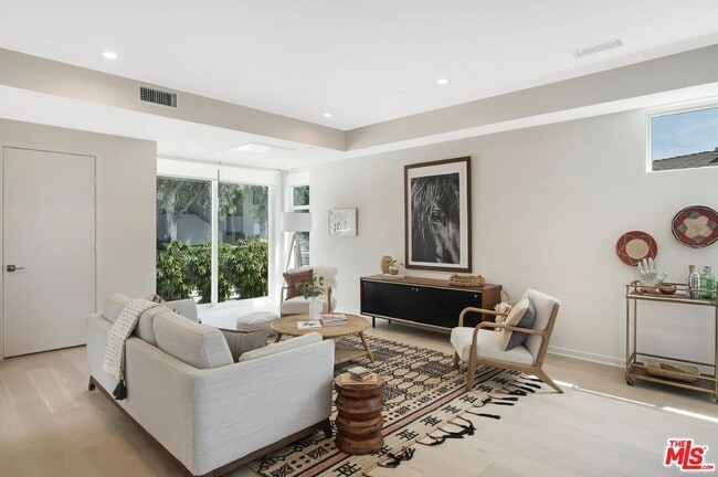 Building Photo - 1933 Griffith Park Blvd