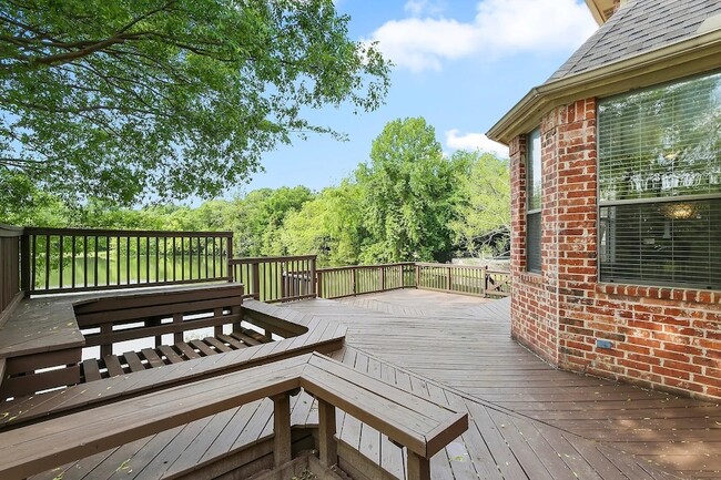 Building Photo - 3103 River Bend Dr