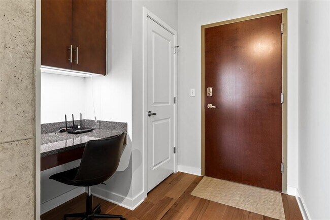 Building Photo - 360 Nueces St