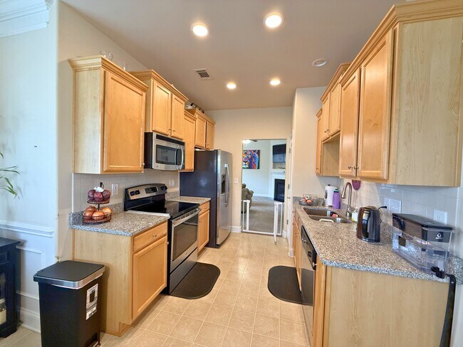 Building Photo - 323 Huntwood Dr