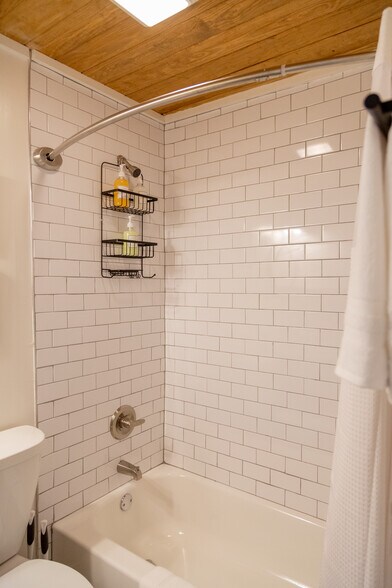 Bathroom - 315 Doyle St