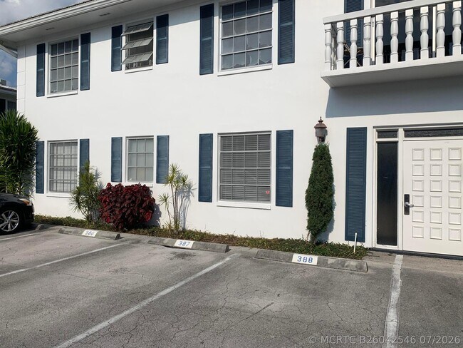 Building Photo - 2251 NE 66th St