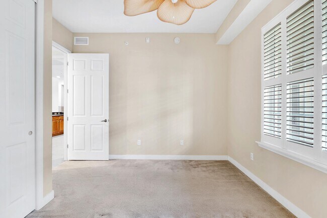 Building Photo - 160 Pantano Cay Blvd