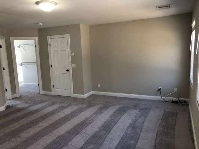 Building Photo - 22 Valley Forge Cir