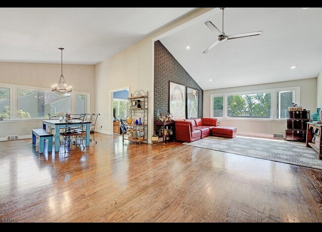 Building Photo - 4 Undercliff Terrace