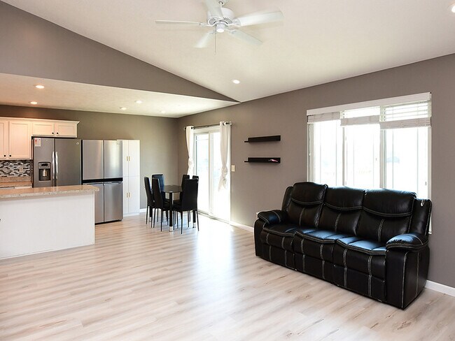 Building Photo - 4225 Yarrow Dr