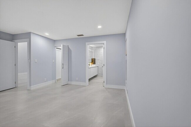 Building Photo - 10924 Roebelini Palm Ct
