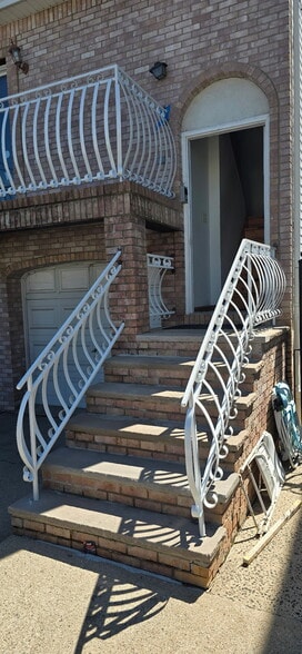 Building Photo - 921 Jackson Ave