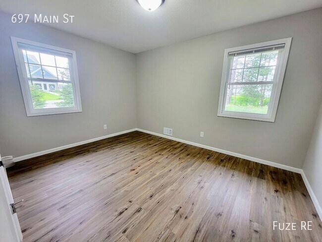 Building Photo - 697 Main St