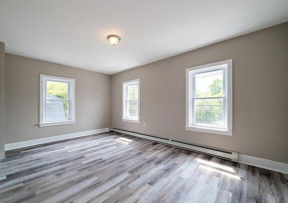 Building Photo - "Charming 3-Bedroom Haven with Elegant Gra...