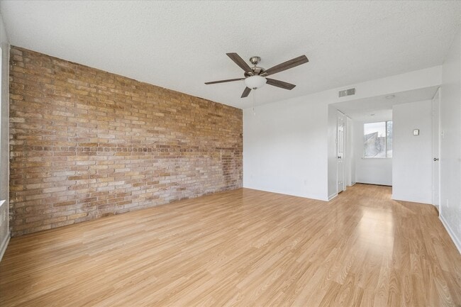 Building Photo - 2223 Par Ln