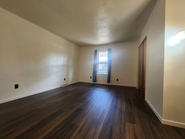 Building Photo - 1106 Rixon St