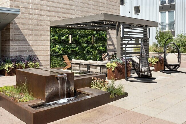 Building Photo - 350 S Jackson St