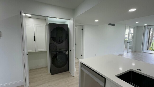 Building Photo - 4483 Luxemburg Ct