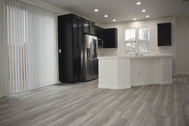 Building Photo - 4931 Trouville Ln