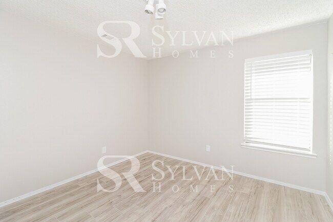 Building Photo - Carve Out a Great Life Here!