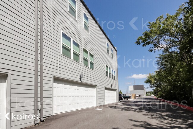 Building Photo - 1632 S. Razorback Road
