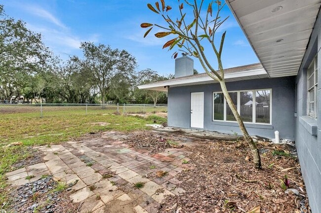 Building Photo - 815 Sherwood Dr