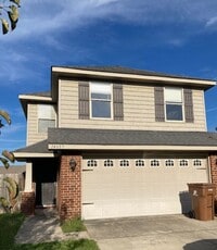 Building Photo - Spacious 4 Bedroom