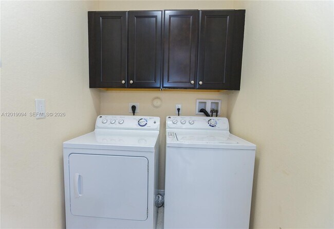 Building Photo - 9965 NW 86th Terrace