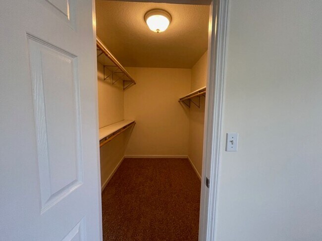 Building Photo - Spacious 3BR Home with Fenced Yard, 2-Car Garage & Great South Columbia Location