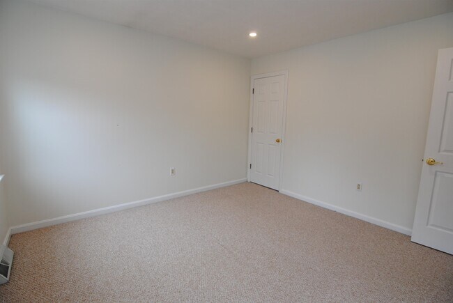 Building Photo - 5 Cadogan Way