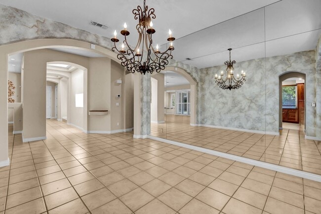 Building Photo - Single Story in Country Club Hills!