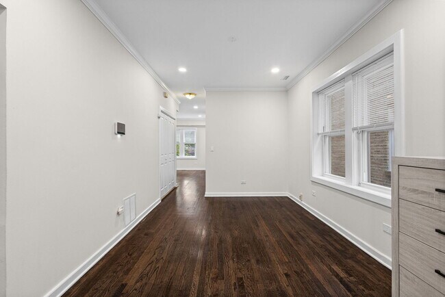 Building Photo - 1742 N Mayfield Ave