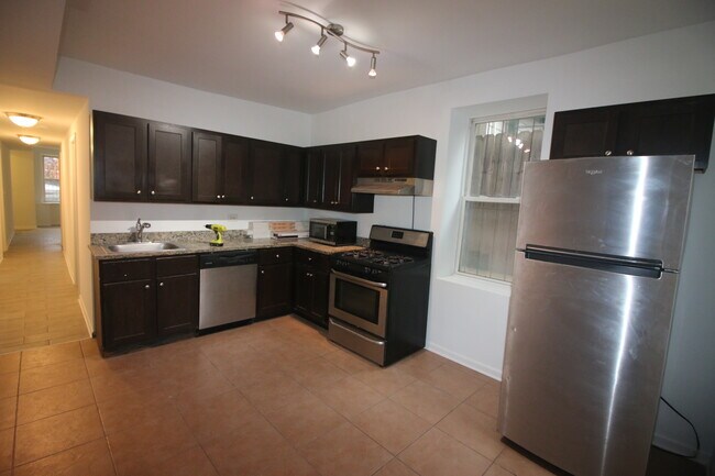 Building Photo - 1408 N Maplewood Ave